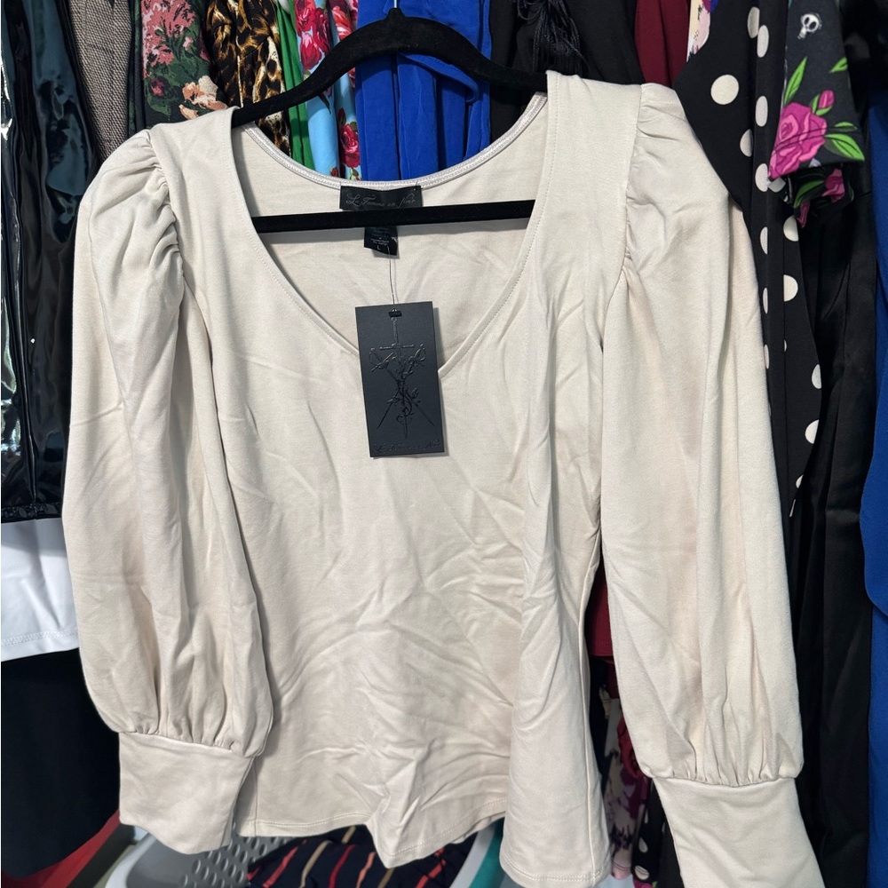La Fem En Noir cream dark forest top. NWT. LG.